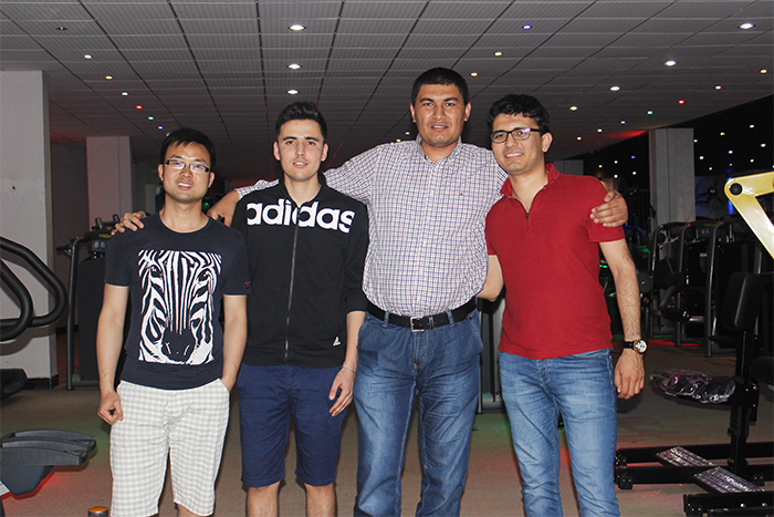 英國(guó)客戶(hù)來(lái)中國(guó)采購(gòu)健身器材